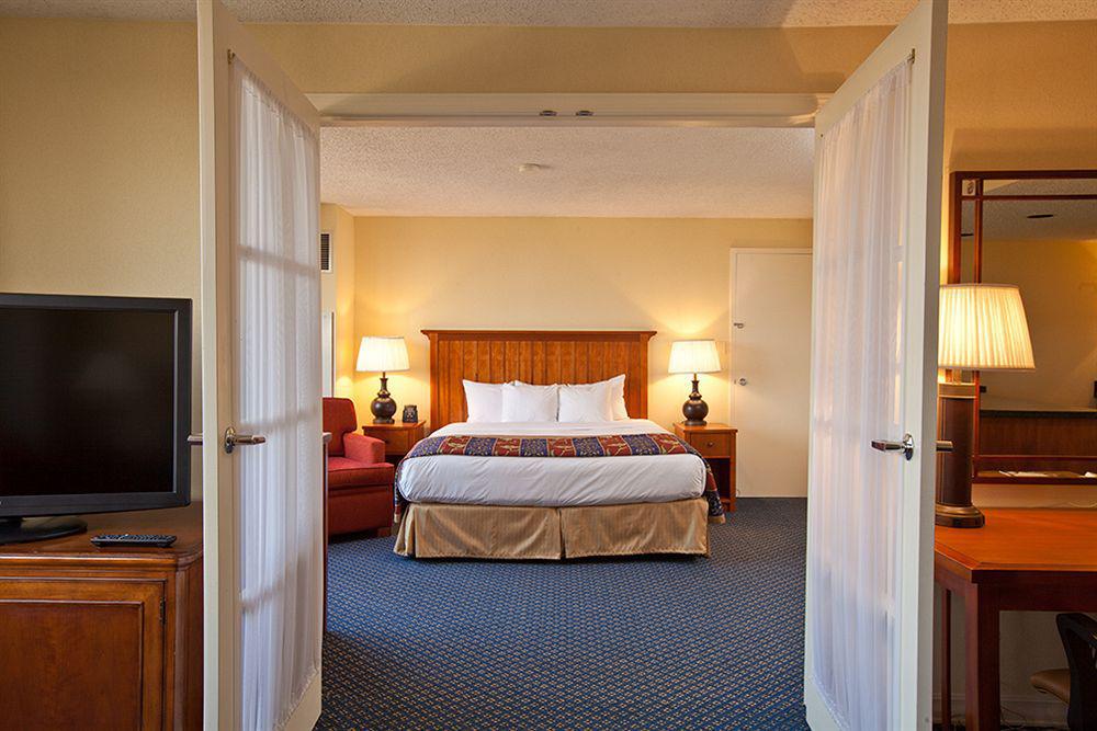 Hotel Doubletree By Hilton Chicago - Oak Brook Extérieur photo