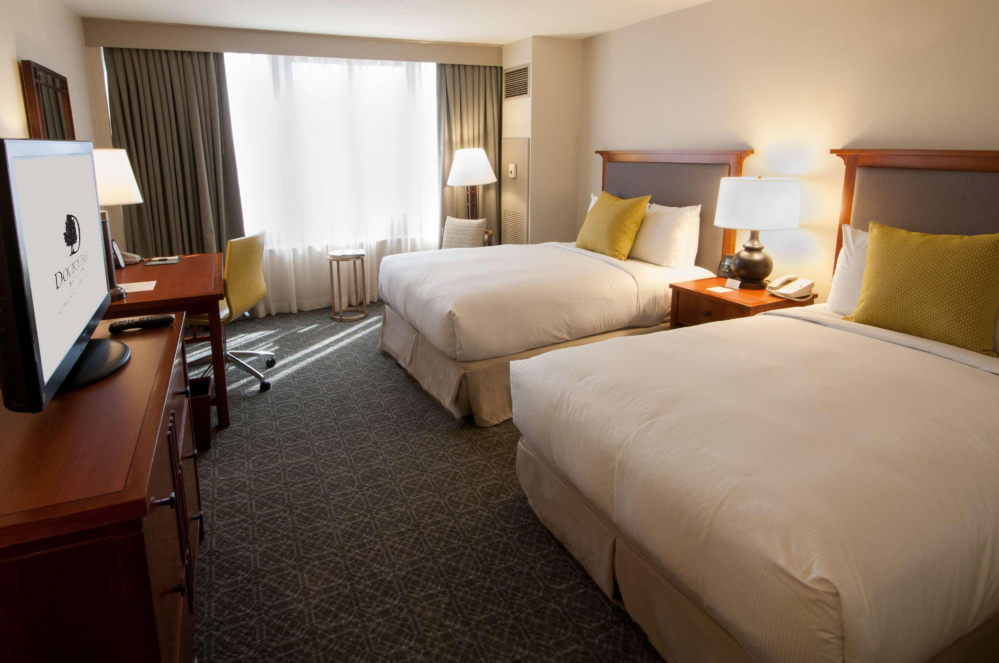 Hotel Doubletree By Hilton Chicago - Oak Brook Extérieur photo